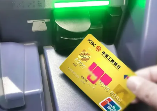 信用卡年费被扣？用对方法轻松追回，还能变废为宝！